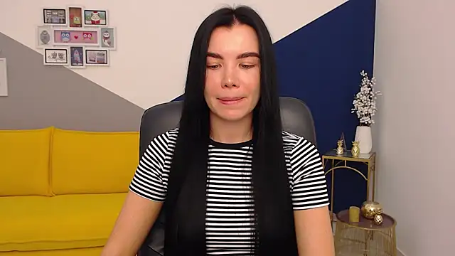 MadisonGomes online show from December 22, 2024, 9:11 am