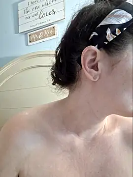 Snapshot of MilfyMrsRobinson chatting on February 18, 2025, 11:19 pm MilfyMrsRobinson online show from February 18, 2025, 11:19 pm