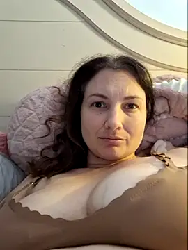 Snapshot of MilfyMrsRobinson chatting on February 26, 2025, 1:32 am MilfyMrsRobinson online show from February 26, 2025, 1:32 am