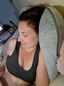 Snapshot of MilfyMrsRobinson chatting on March 12, 2025, 9:13 pm MilfyMrsRobinson online show from March 12, 2025, 9:13 pm