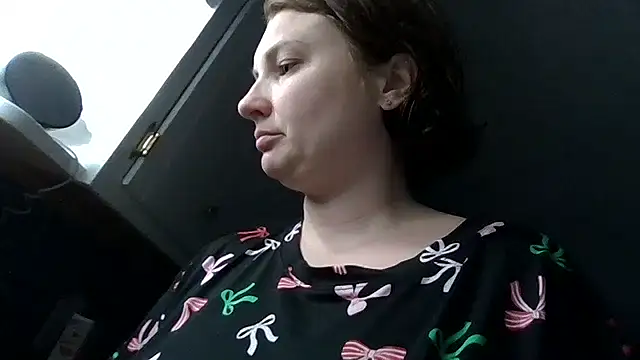 MilfyMrsRobinson online show from December 17, 2025, 12:00 pm