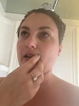 MilfyMrsRobinson online show from February 8, 2026, 1:47 pm