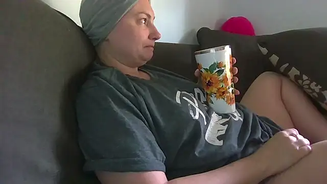 Snapshot of MilfyMrsRobinson chatting on June 20, 2026, 1:36 pm MilfyMrsRobinson online show from June 20, 2026, 1:36 pm