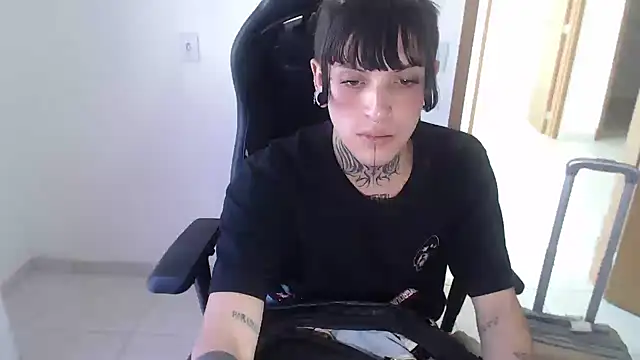 Snapshot of charlotbelucci_ chatting on October 1, 2025, 5:52 pm charlotbelucci online show from October 1, 2025, 5:52 pm