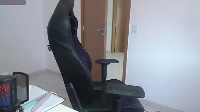 Snapshot of charlotbelucci_ chatting on October 7, 2025, 10:34 am charlotbelucci online show from October 7, 2025, 10:34 am