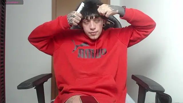 Snapshot of charlotbelucci_ chatting on October 22, 2025, 7:41 am charlotbelucci online show from October 22, 2025, 7:41 am