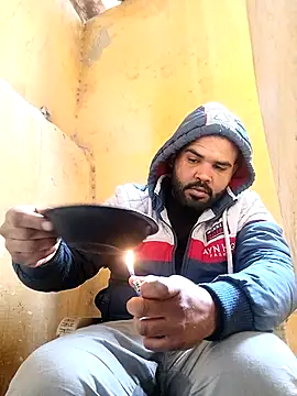 ListedLoin online show from February 9, 2025, 9:26 am