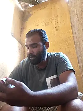 ListedLoin online show from November 11, 2025, 1:33 pm