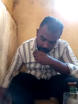 ListedLoin online show from December 1, 2025, 5:23 am