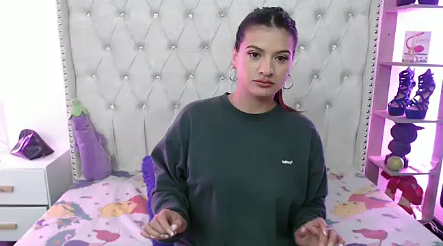 Abril Squirt online show from December 3, 2024, 6:26 am