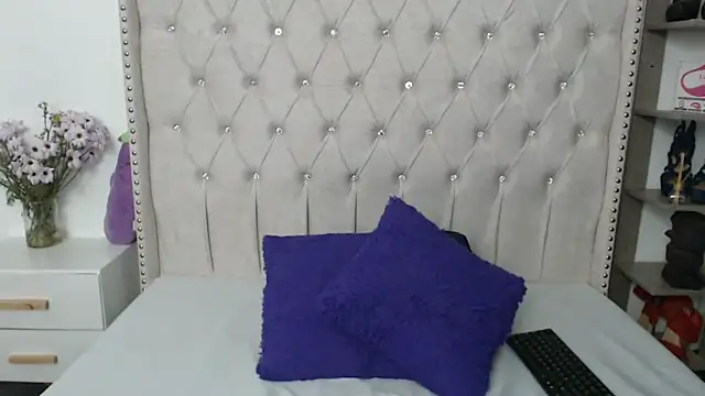 Abril Squirt online show from December 11, 2024, 8:47 am