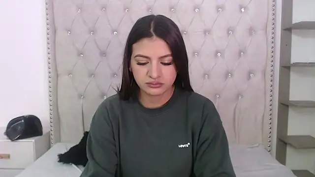 Abril Squirt online show from December 22, 2025, 4:31 am