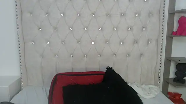 Abril Squirt online show from February 6, 2026, 10:46 pm