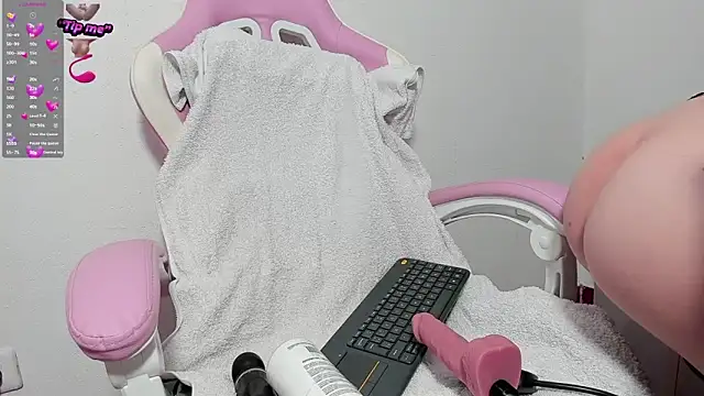 blondeb201 online show from March 16, 2025, 8:43 pm