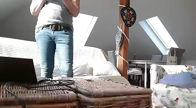 maxmueller321 online show from March 23, 2025, 9:10 am