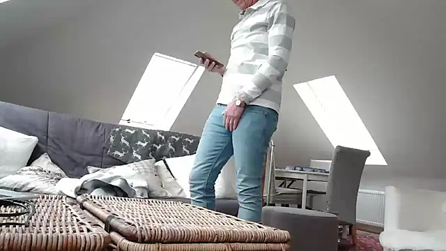 maxmueller321 online show from April 19, 2026, 8:02 am