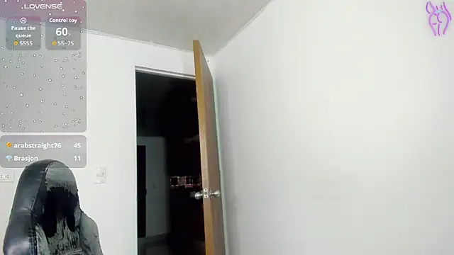 Bigcatalove online show from April 15, 2026, 7:58 pm