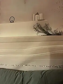 Snapshot of Eliza-E chatting on January 12, 2026, 4:39 am Eliza-E online show from January 12, 2026, 4:39 am