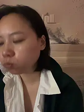 Snapshot of Eliza-E chatting on February 5, 2026, 12:48 am Eliza-E online show from February 5, 2026, 12:48 am