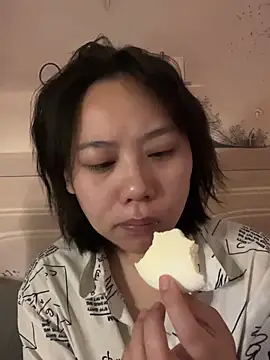 Snapshot of Eliza-E chatting on February 6, 2026, 11:30 pm Eliza-E online show from February 6, 2026, 11:30 pm