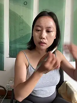 Eliza-E online show from April 9, 2026, 2:00 am