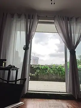 Eliza-E online show from April 15, 2026, 3:35 am