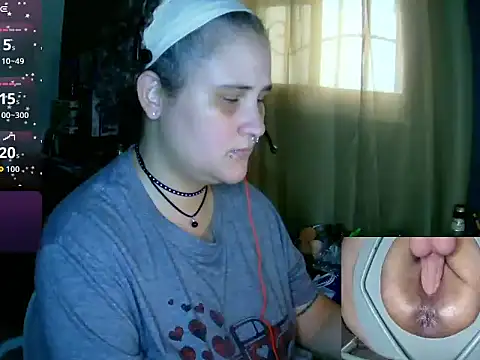 Snapshot of lolalicious_758 chatting on May 18, 2026, 9:31 pm lolalicious 758 online show from May 18, 2026, 9:31 pm