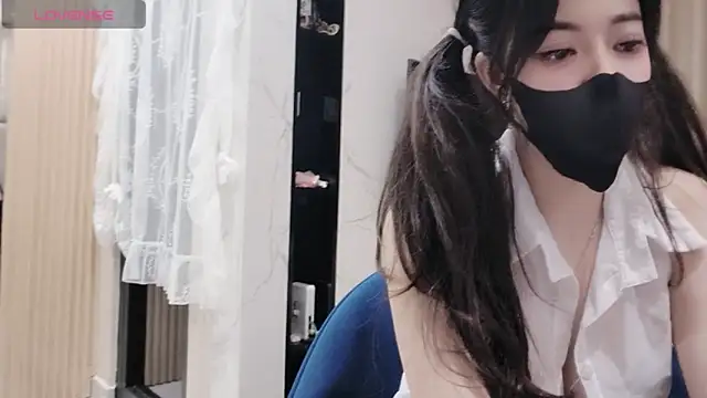 TuyetNhi2k6 online show from January 17, 2025, 12:52 pm