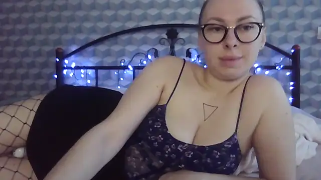 Snapshot of _Leslyy_Solo_1 chatting on February 17, 2025, 10:18 am Leslyy Solo 1 online show from February 17, 2025, 10:18 am