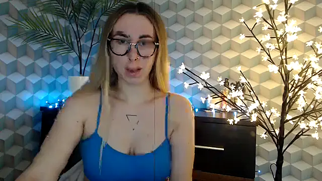 Snapshot of _Leslyy_Solo_1 chatting on October 18, 2025, 6:19 pm Leslyy Solo 1 online show from October 18, 2025, 6:19 pm