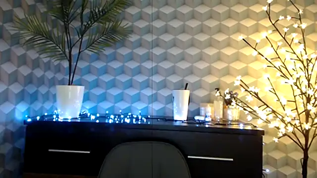 Snapshot of _Leslyy_Solo_1 chatting on October 24, 2025, 5:42 pm Leslyy Solo 1 online show from October 24, 2025, 5:42 pm