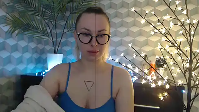 Snapshot of _Leslyy_Solo_1 chatting on October 31, 2025, 6:53 pm Leslyy Solo 1 online show from October 31, 2025, 6:53 pm