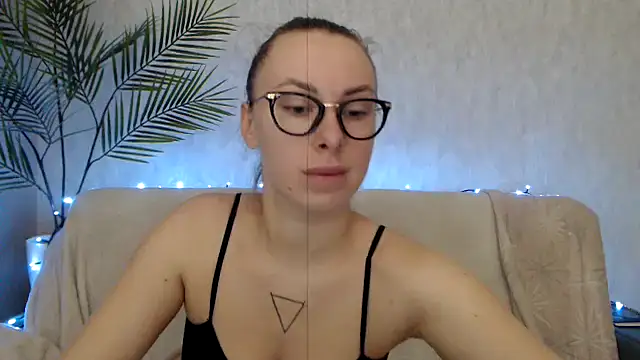 Snapshot of _Leslyy_Solo_1 chatting on November 7, 2025, 3:12 pm Leslyy Solo 1 online show from November 7, 2025, 3:12 pm