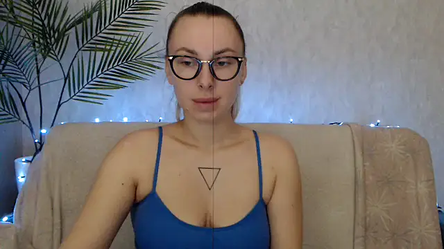 Snapshot of _Leslyy_Solo_1 chatting on November 9, 2025, 1:31 pm Leslyy Solo 1 online show from November 9, 2025, 1:31 pm