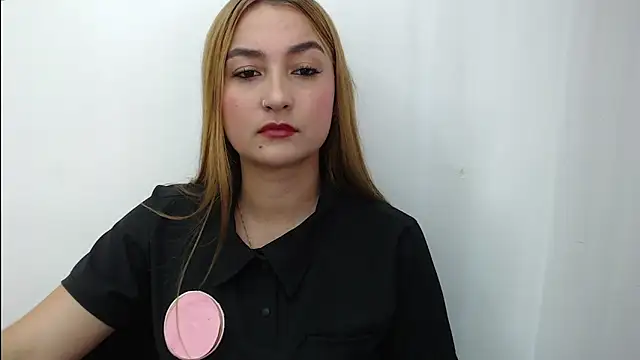 salome  lopez  online show from November 7, 2025, 2:39 pm