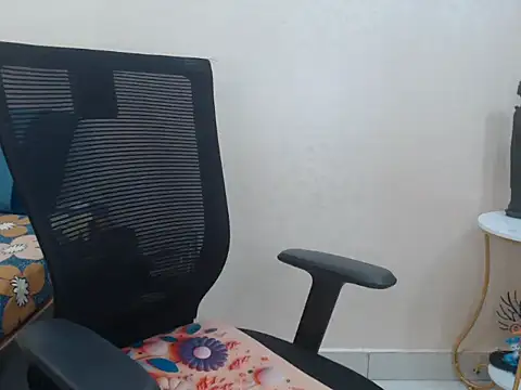 Snapshot of Inviting_Aanya chatting on February 3, 2025, 4:35 am Inviting Aanya online show from February 3, 2025, 4:35 am