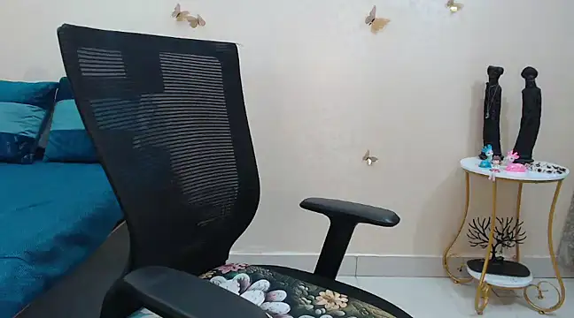 Snapshot of Inviting_Aanya chatting on March 1, 2025, 12:45 pm Inviting Aanya online show from March 1, 2025, 12:45 pm