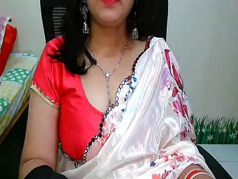 Snapshot of Inviting_Aanya chatting on October 18, 2025, 4:04 am Inviting Aanya online show from October 18, 2025, 4:04 am