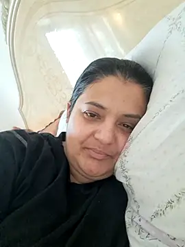 sarahhh1987 online show from February 10, 2026, 6:39 am