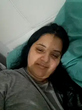 sarahhh1987 online show from February 25, 2026, 6:17 pm