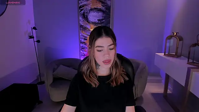 ViolettHansson online show from January 5, 2025, 5:09 pm