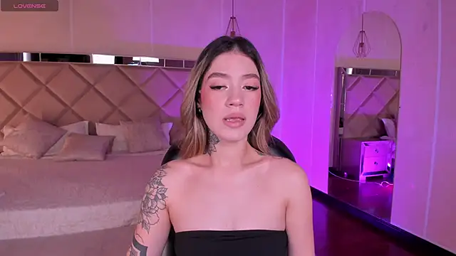 ViolettHansson online show from September 23, 2025, 6:22 pm