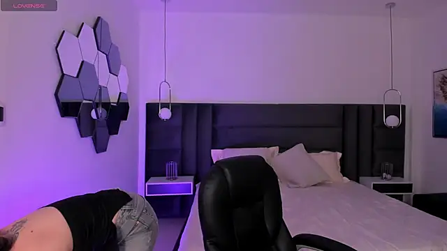 ViolettHansson online show from October 17, 2025, 6:43 pm