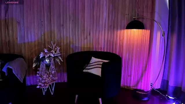 ViolettHansson online show from November 11, 2025, 6:41 pm