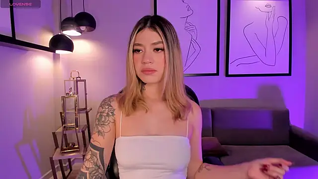 ViolettHansson online show from January 11, 2026, 5:07 pm