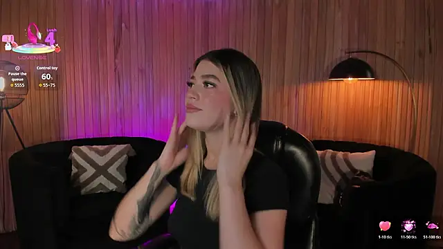 ViolettHansson online show from February 24, 2026, 6:17 pm