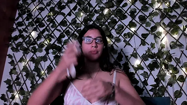 CoralineSanchez online show from January 9, 2025, 3:15 am