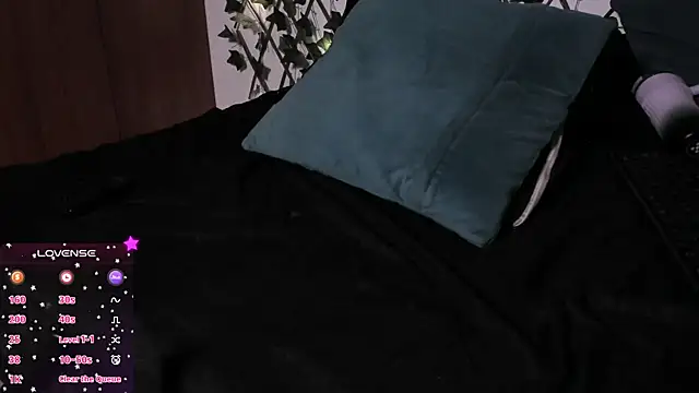 CoralineSanchez online show from January 14, 2025, 6:24 am