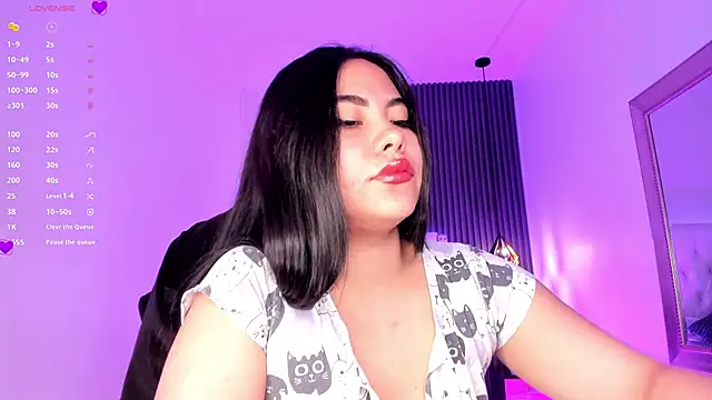 aliscollins  online show from September 13, 2025, 2:00 am