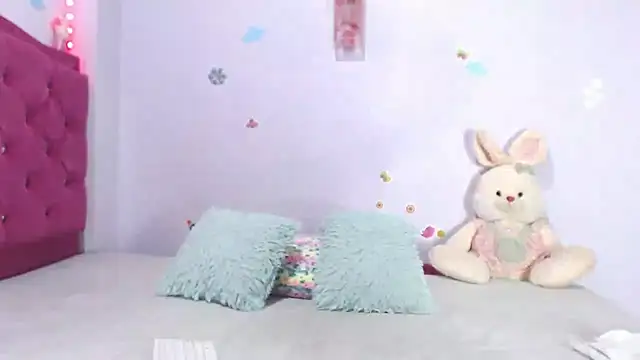 Madelyy  online show from May 13, 2026, 12:08 am